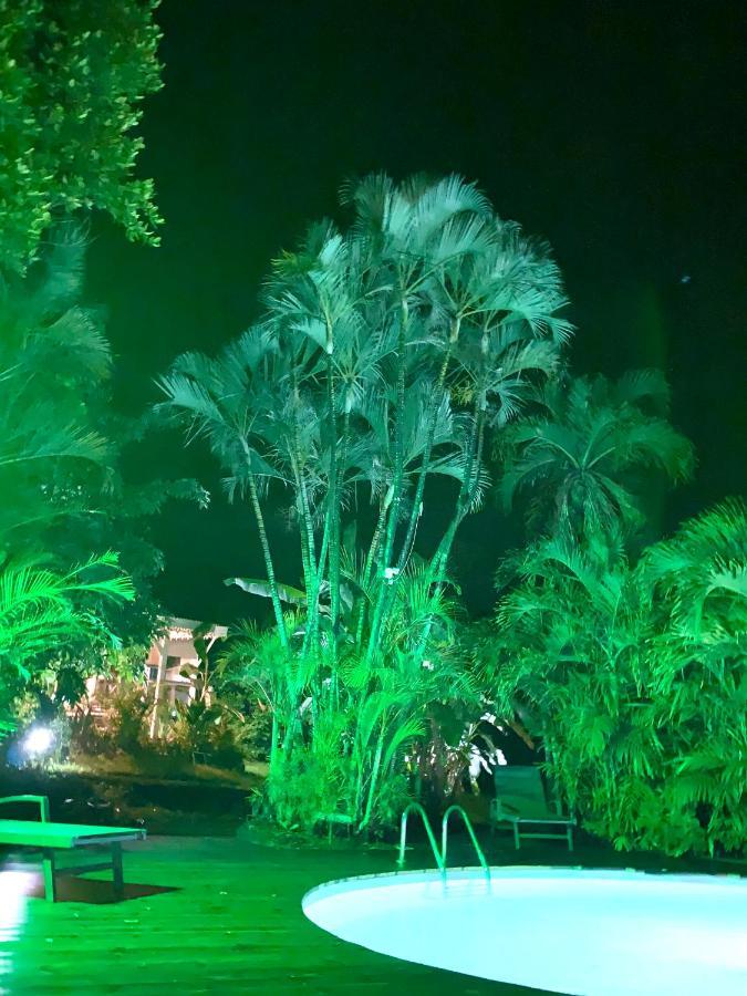 Lodge Pamplemousse Avec Piscine Privative , Dans Parc Calme A 500 M Plage Le Carbet Exterior foto